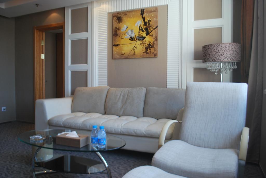 The Center Hotel Weihai Room photo