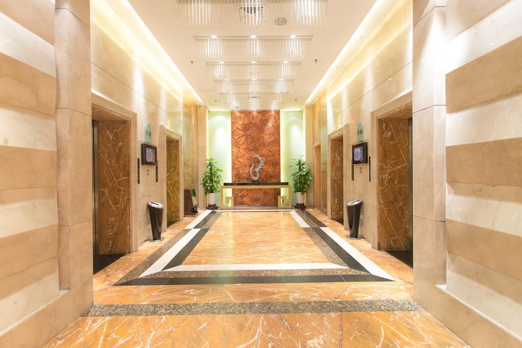 The Center Hotel Weihai Exterior photo
