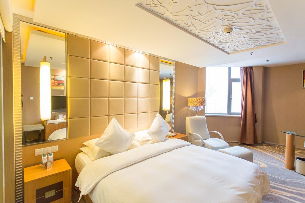 The Center Hotel Weihai Exterior photo